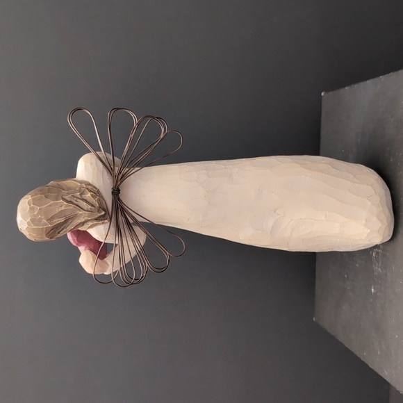 2000 Willow Tree,Angel of The Heart Figurine. - Picture 4 of 7